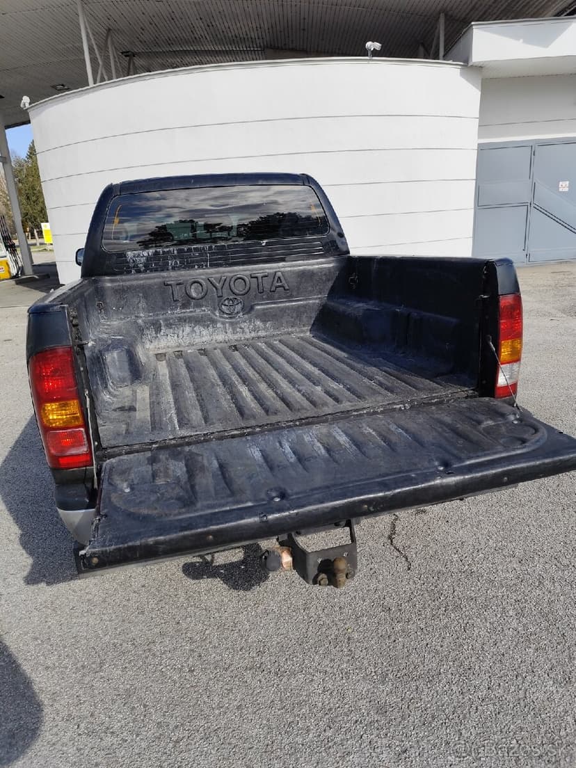 TOYOTA HILUX 4WD
