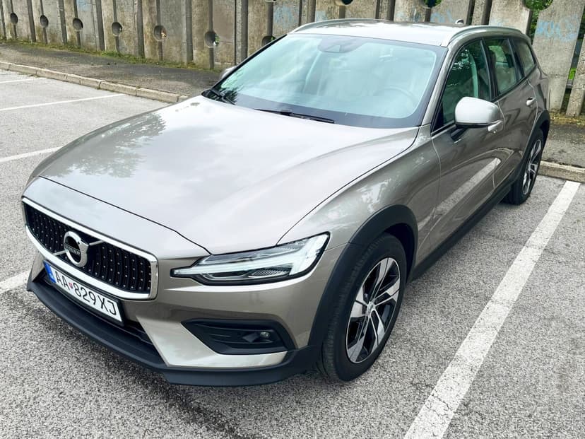 99tis.km Volvo V60 CROSS COUNTRY AWD A/T 2.0l 145KW