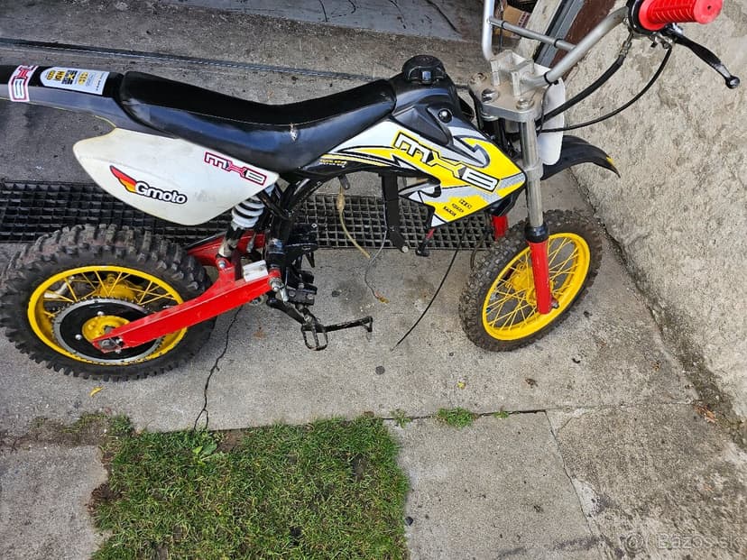 Pitbike kostra s držiakom na pionierový motor.