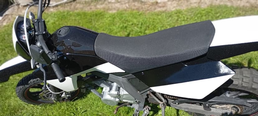 125 crs enduro na značkách