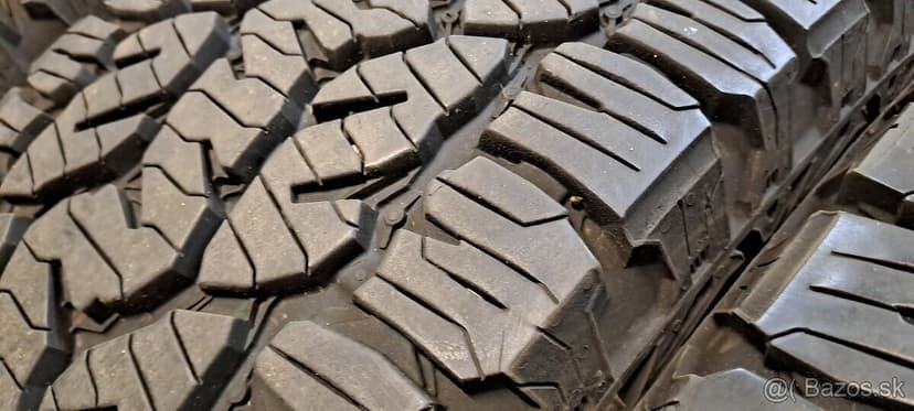 Predám 4ks skoro nové off road pneu 225/60r18-104H Matador