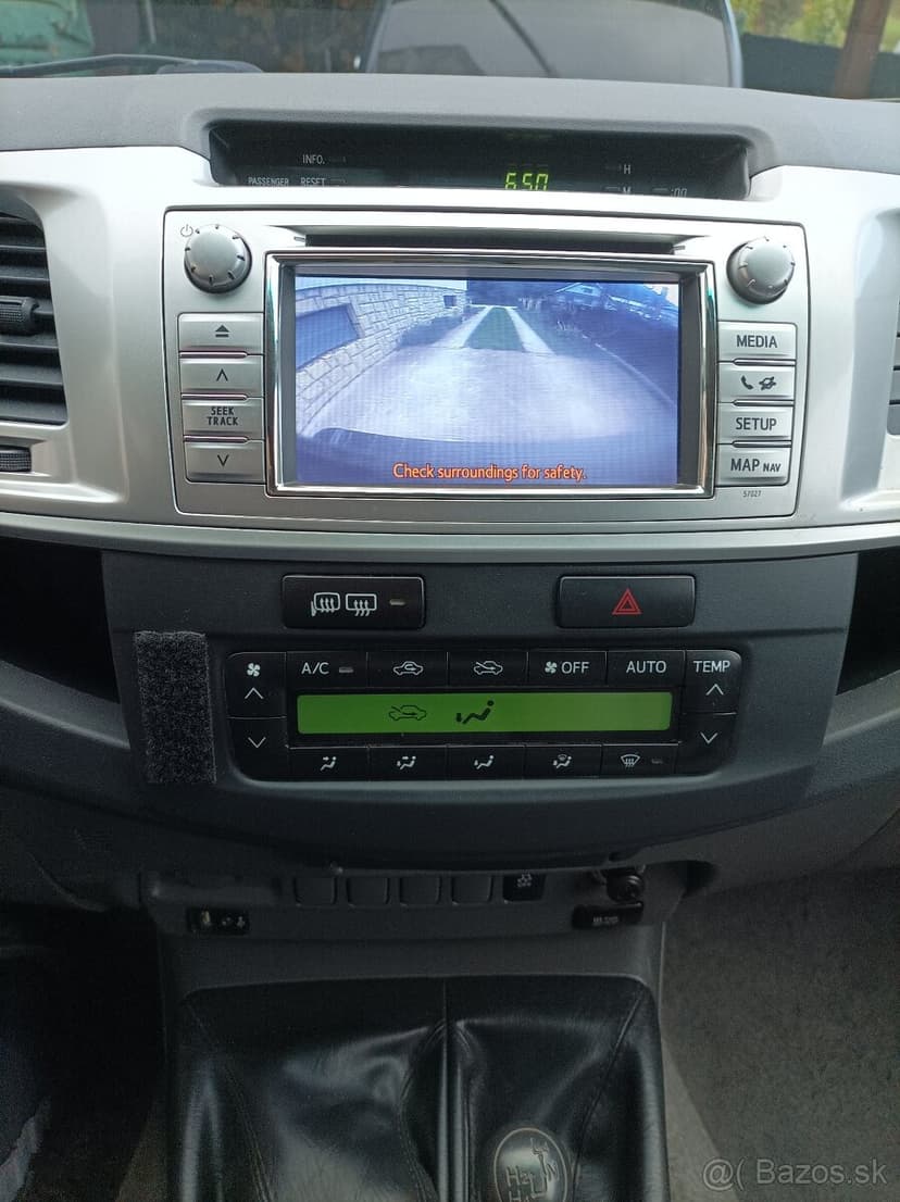 toyota Hilux 3.0 4x4 manuál