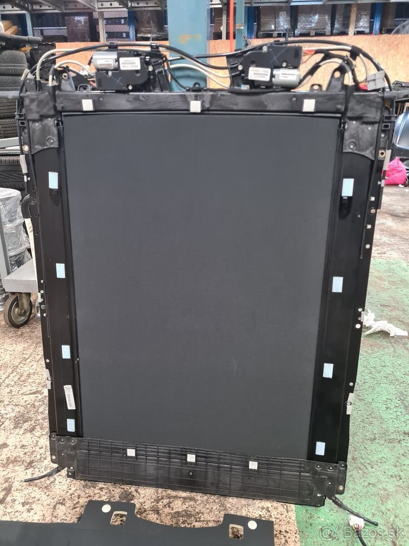 Čierny strop + strešné okno Jeep Grand Cherokee WK2