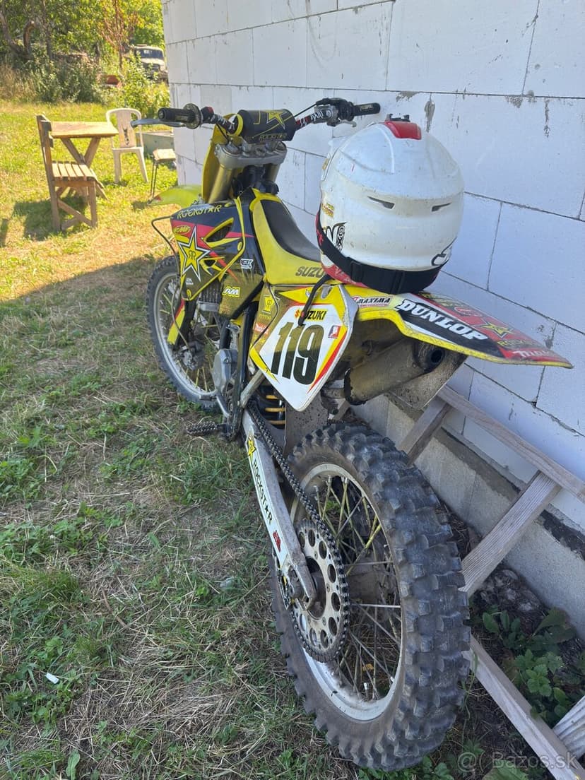 Suzuki rm 125 2T v zábehu
