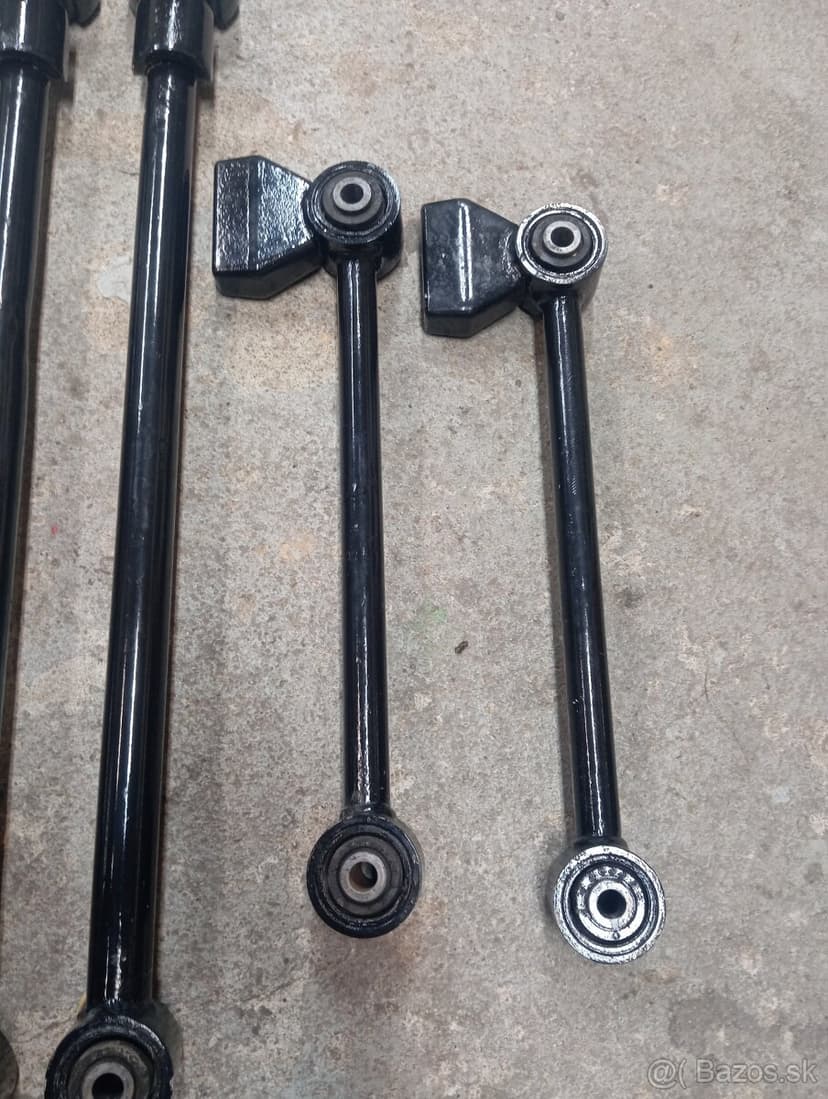 Nissan patrol zadné ramená