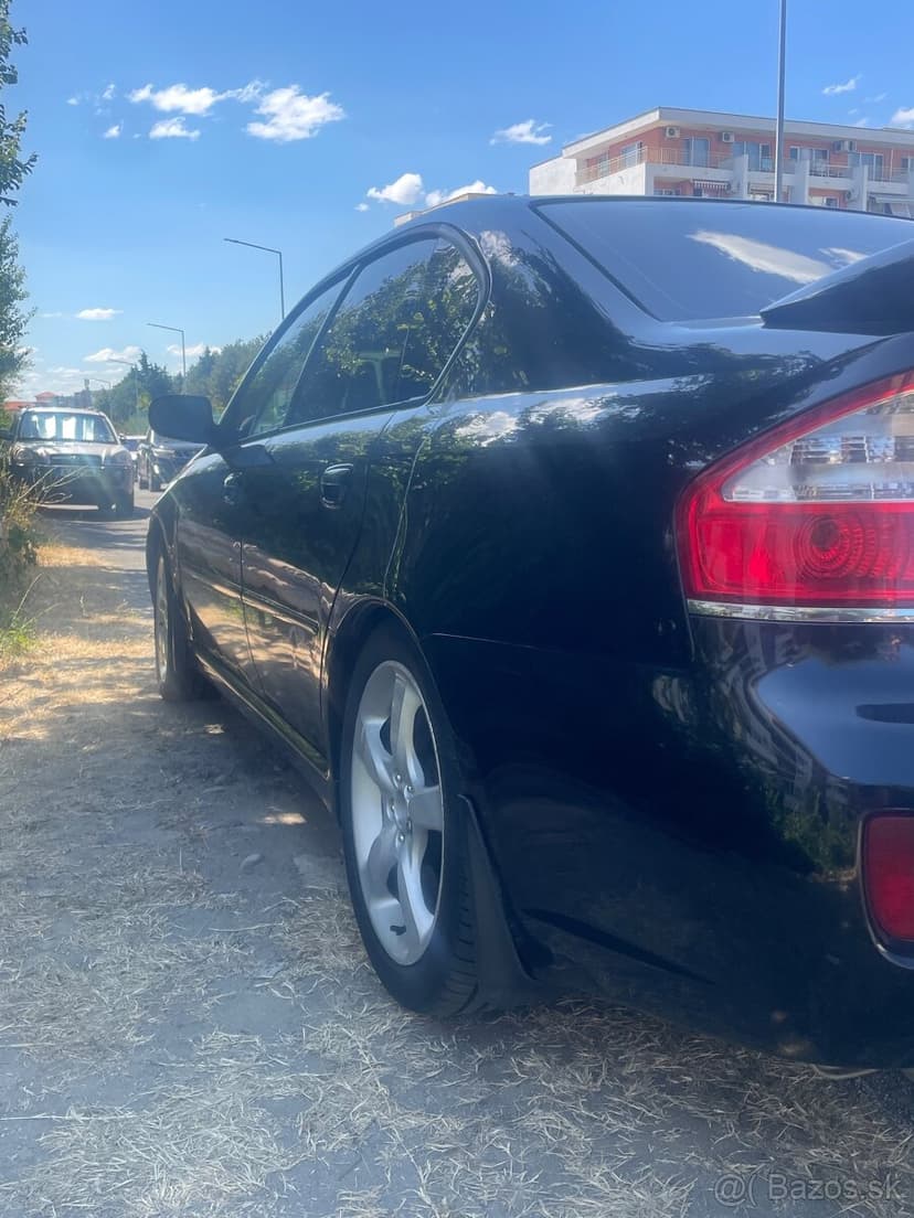 Predam subaru legacy 2.5 manual 129kw rv.2009