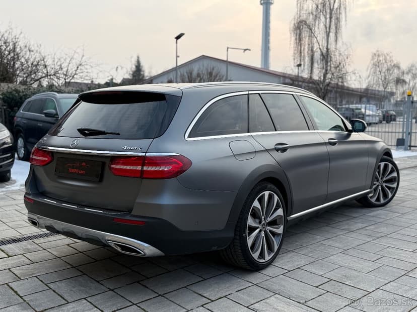 E220 All-Terrain 4Matic Magbetic Mat Grey Mat ODPOČET DPH