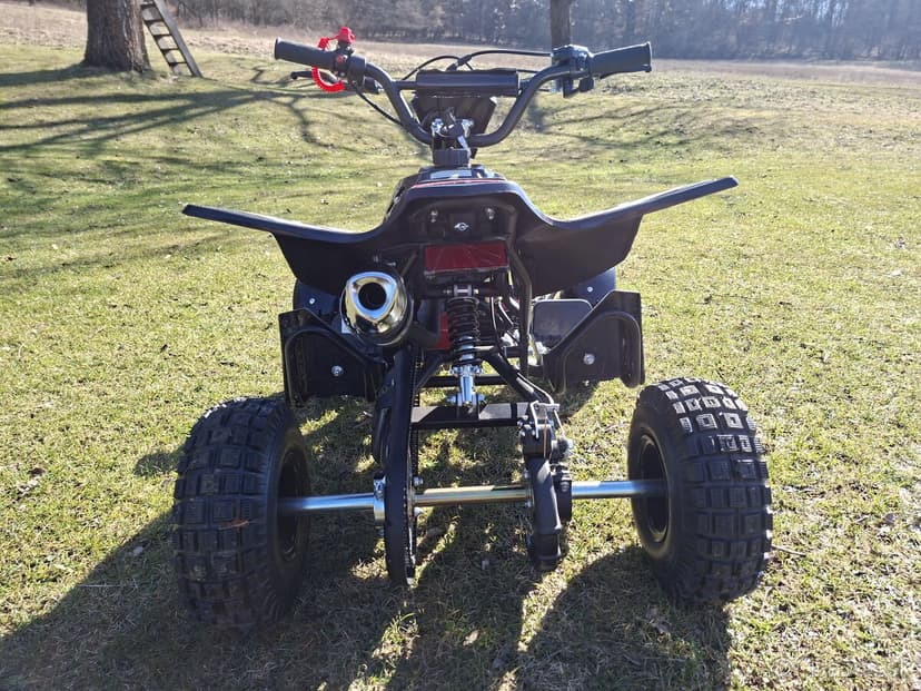 Detska benzinova štvorkolka