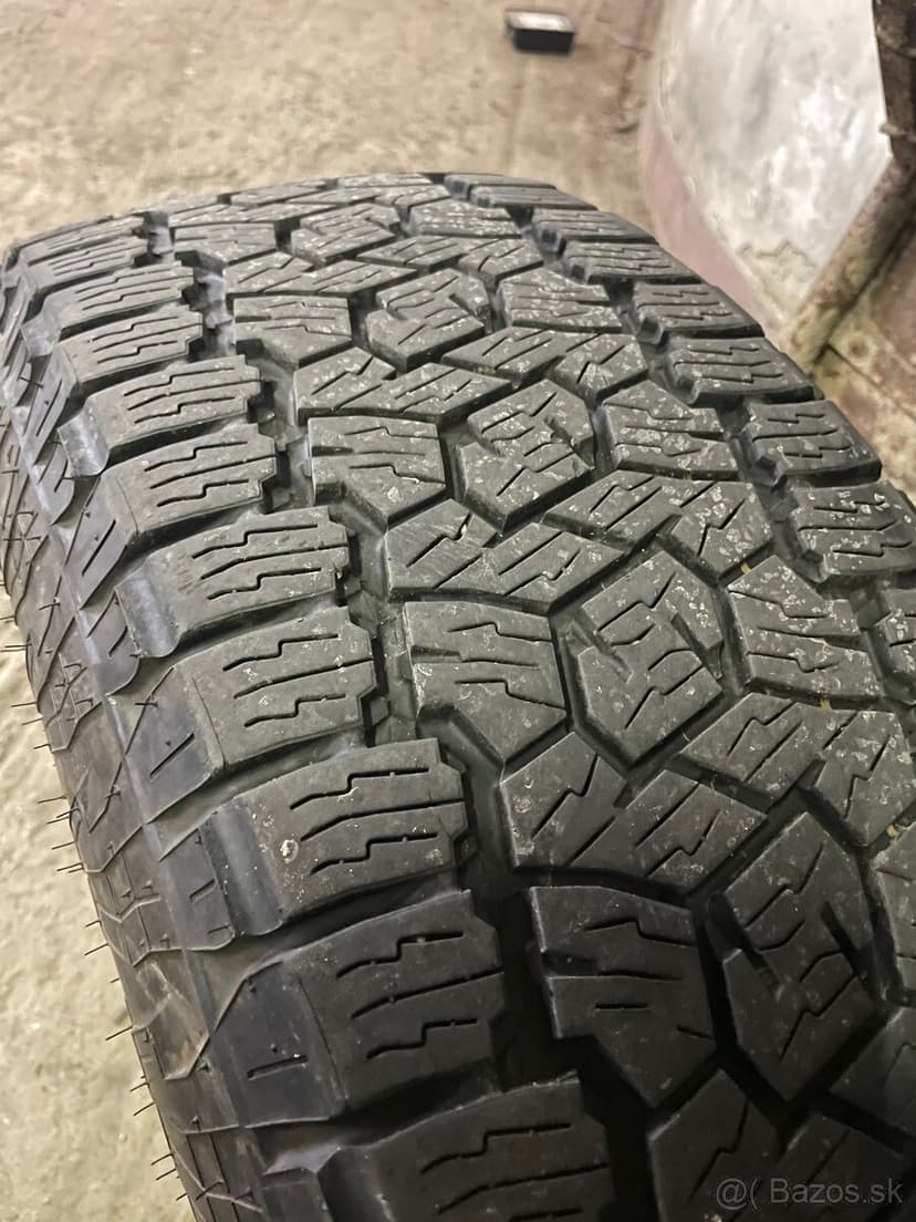 Toyo open country at2 255/70 r18 90%