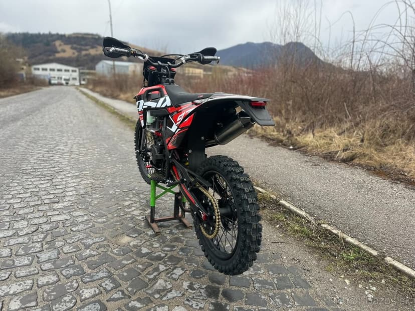 Enduro ASIX XT 97 300 vodou chladený + Štartér
