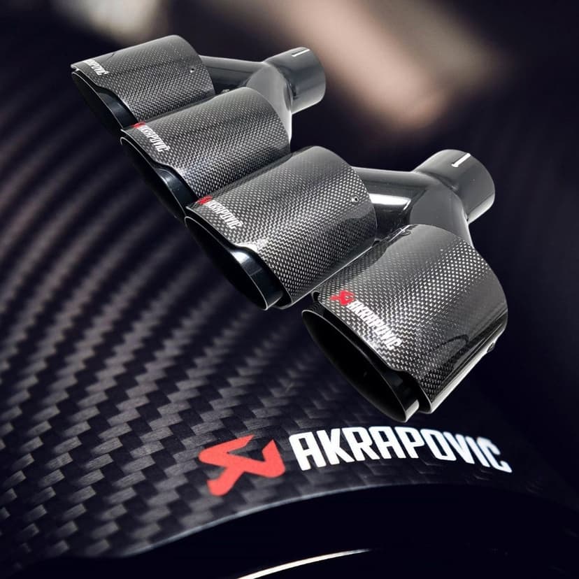 Nerezová koncovka výfuku  Carbon dizajn s  logom Akrapovič
