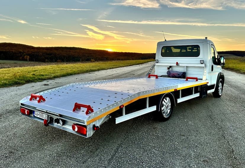 Fiat Ducato odťahovka 3.0 TDi, webasto, NAVI, temp, posteľ