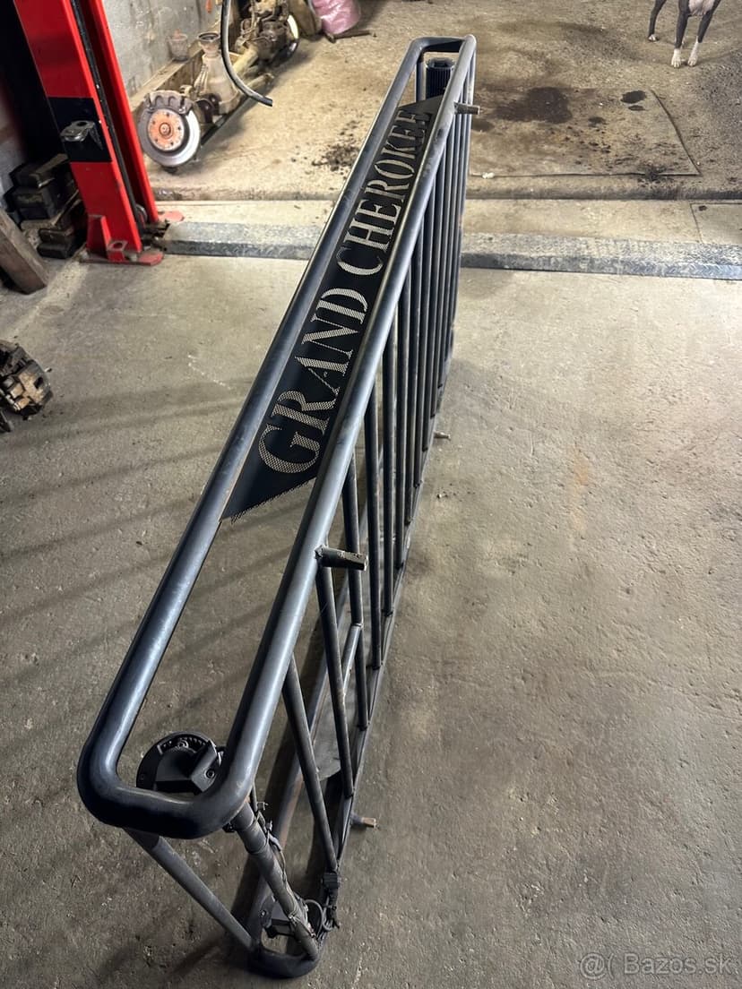 Záhradka jeep Grand cherokee wj