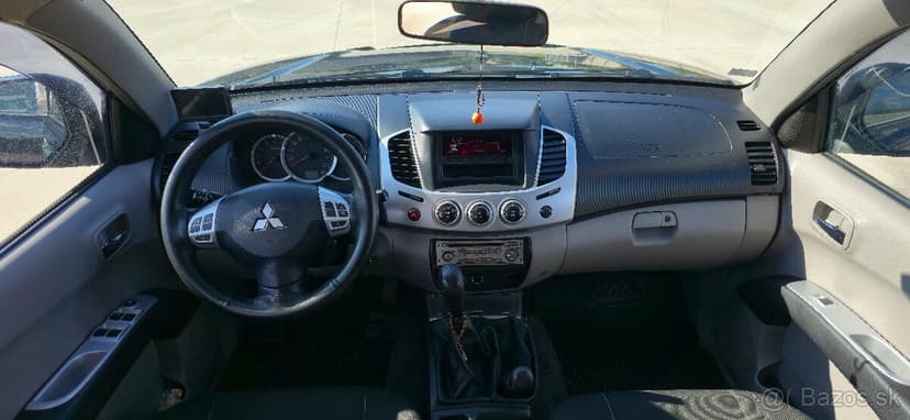 Mitsubishi L200  Super Select 131kw r.v 2013