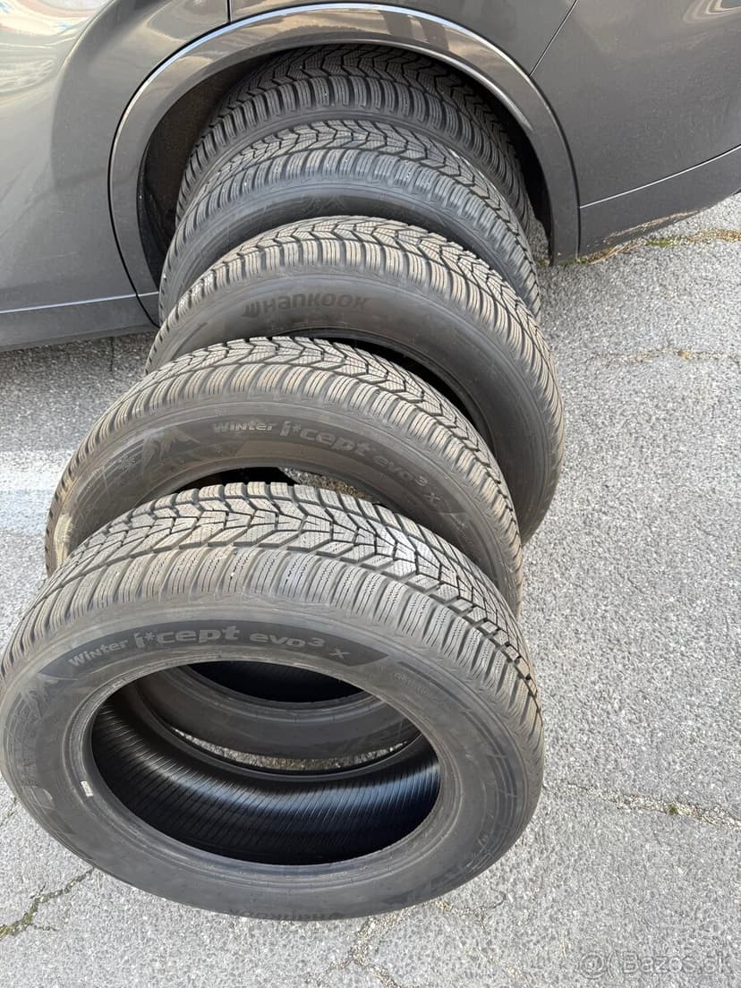 Zánovné zimné pneu Hankook W330A 225/60 R18 XL pre SUV