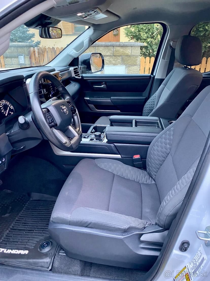 Toyota Tundra 3.5 SR5 4x4 Biturbo automat, rok 2022, 19 tkm
