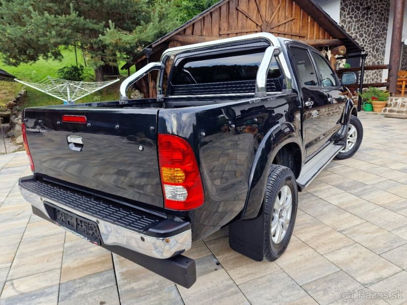 Toyota Hilux 3.0 D-4D 4X4 UKÁŽKOVÝ STAV