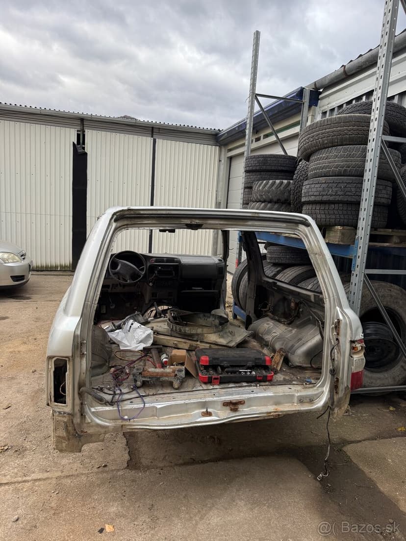 Predám karosériu Nissan Patrol y61