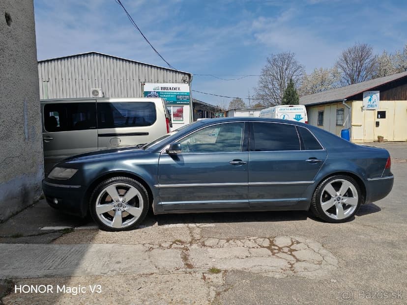 VW Phaeton 4.2 V8 6000€