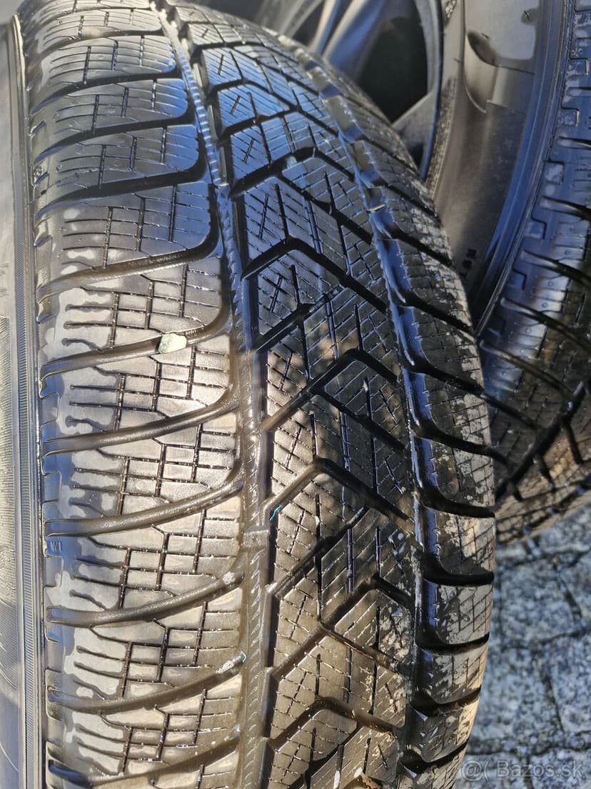 Range Rover Evoque alu disky,nové zimné pneu