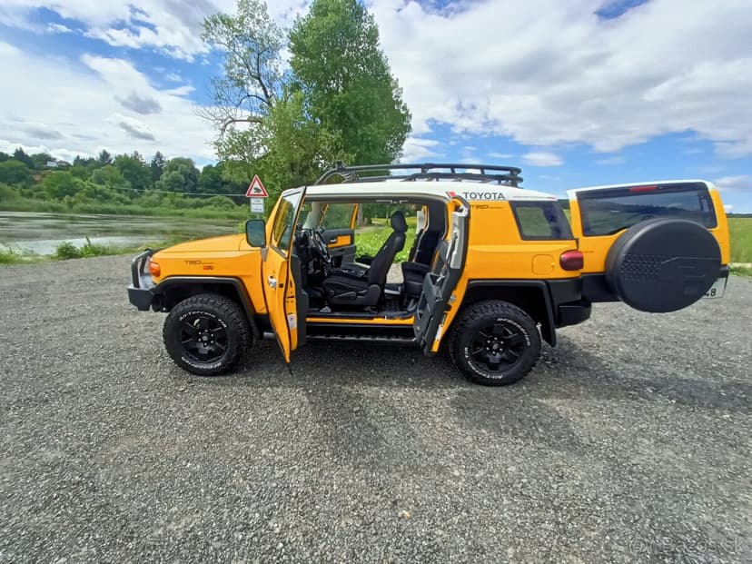 TOYOTA FJ LAND CRUISER 4,0 V6 4x4 LPG 110 000 KM 1 Majitel