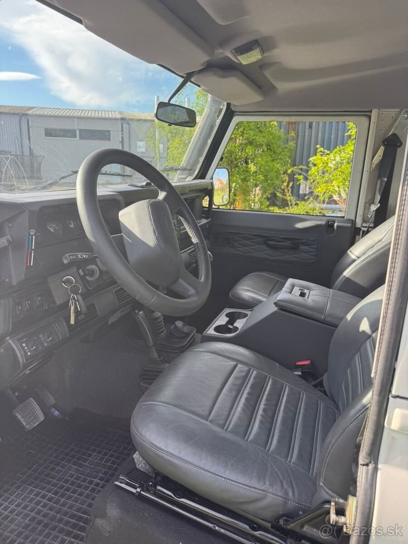 Land Rover Defender 90 Td5 (2004) – TOP STAV, bez hrdze, kož
