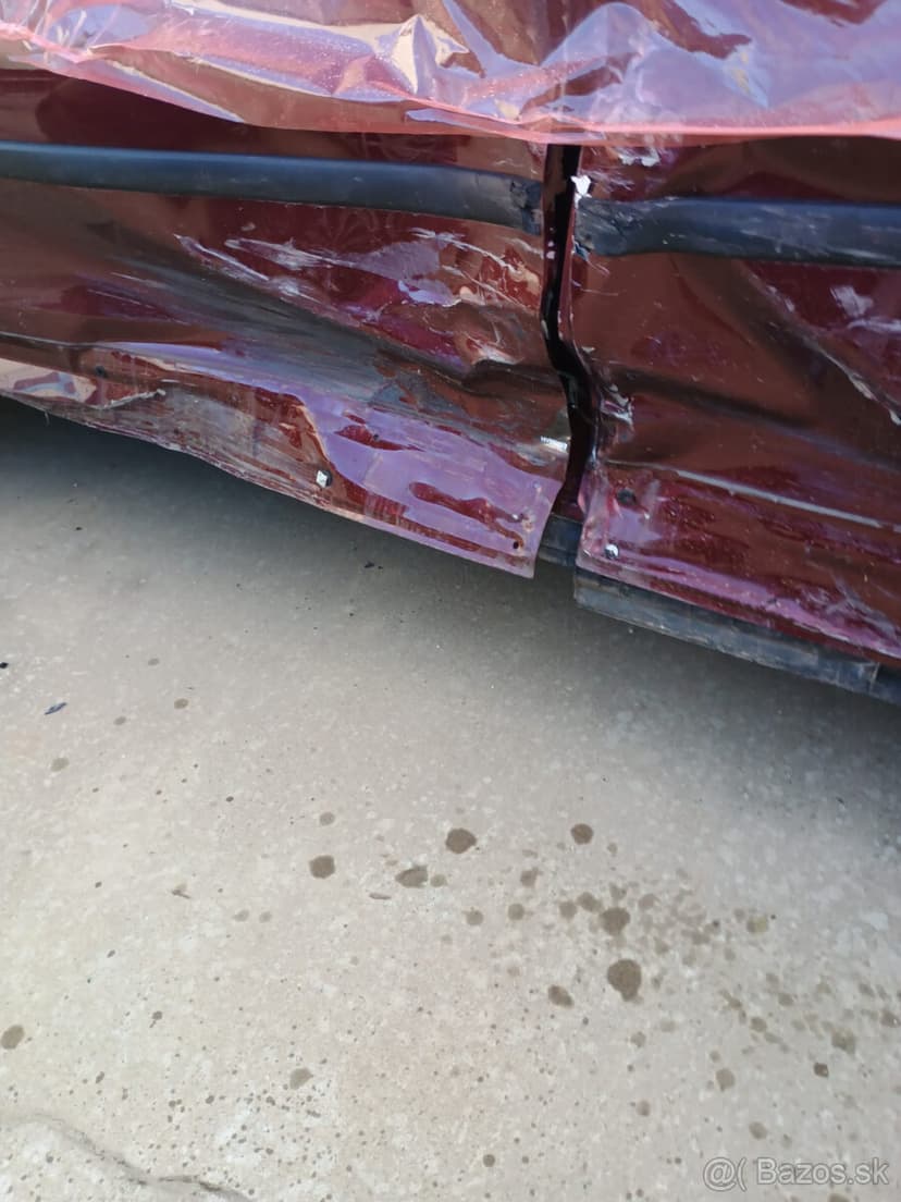 Predám havarovanú Toyotu Rav 4 hybrid 2017