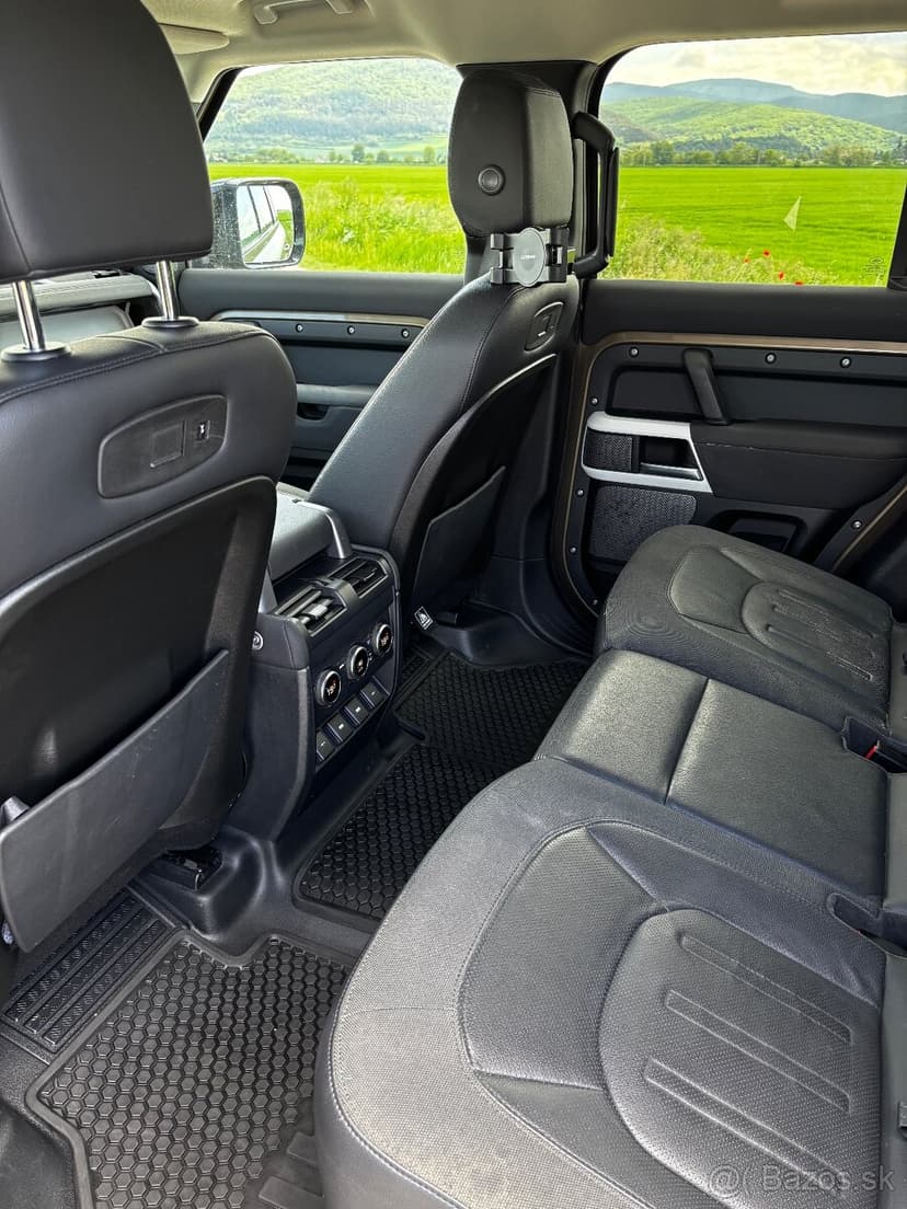 LandRover Defender 1.Majitel