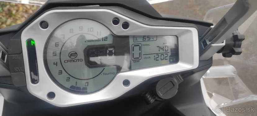 CF Moto 650 MT