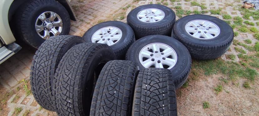 Pneumatiky a elektróny na Toyotu Hilux