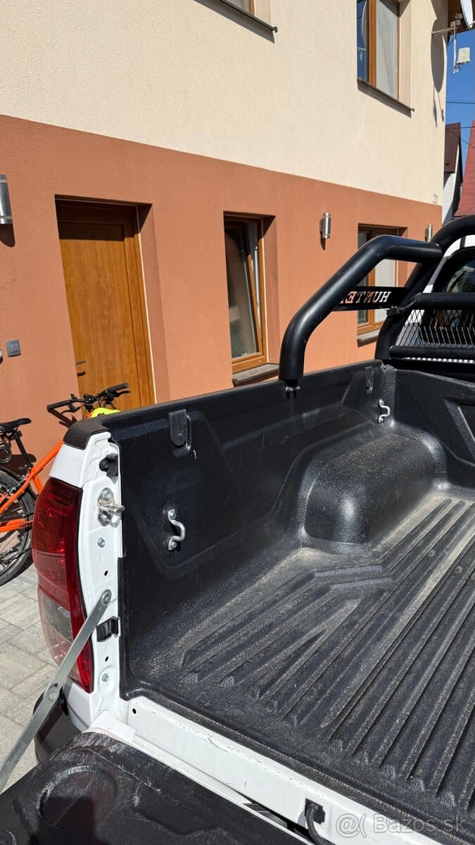Toyota Hilux rám na korbu s navijákom a osvetlením + vanička