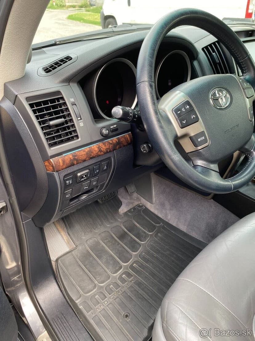 Toyota LC200 4.5 V8 Diesel