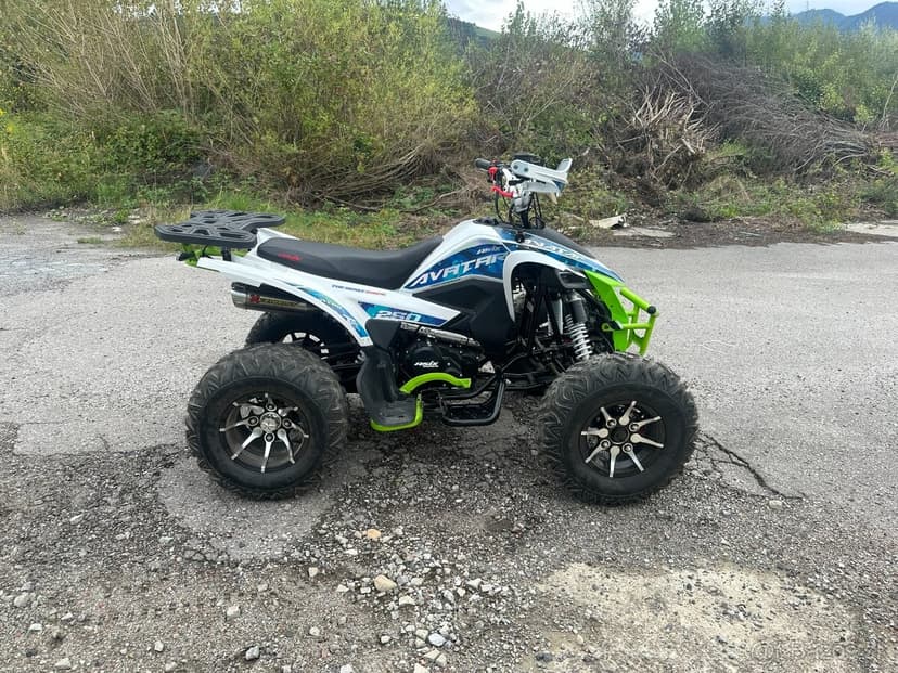 ŠTVORKOLKA ASIX AVATAR 250cm3 + extra LED svetla