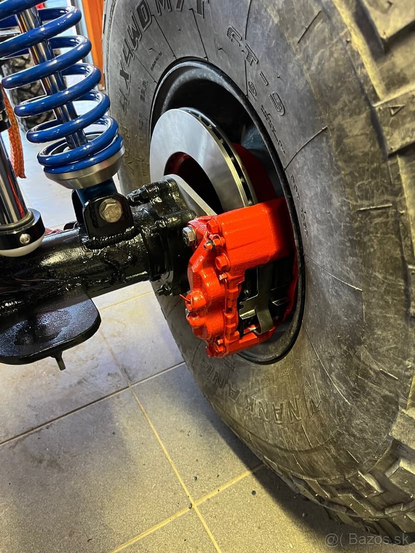 Príruba na 4-piestikové brzdy na nápravu Nissan Patrol