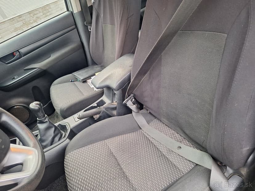 TOYOTA HILUX 2,4 DIESEL 4X4 ŤAŽNÉ  3200KG
