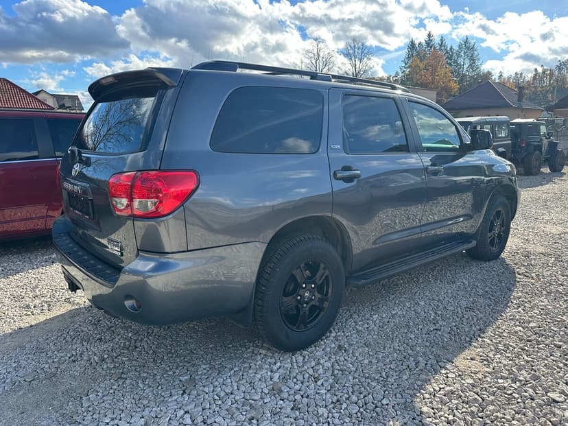 2014 Toyota Sequoia 5,7 V8 4x4 8-miestna