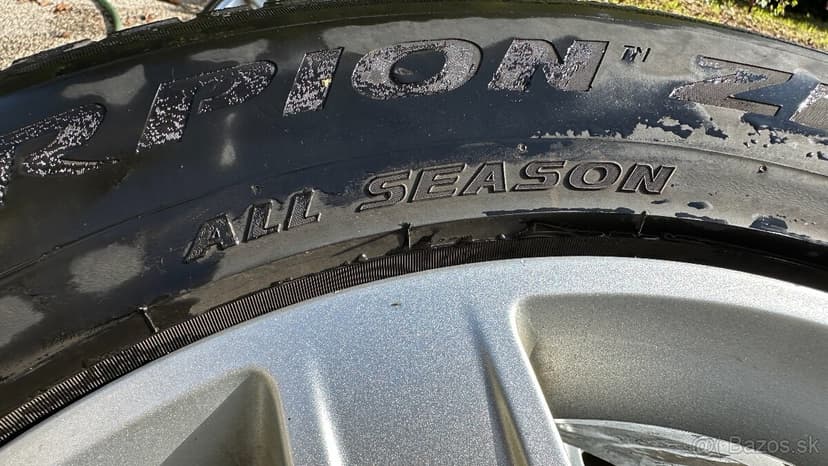 44. Land Rover Defender 255/60/ r20