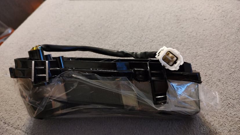 Zadne prave svetlo na cf moto,cforce 850/1000