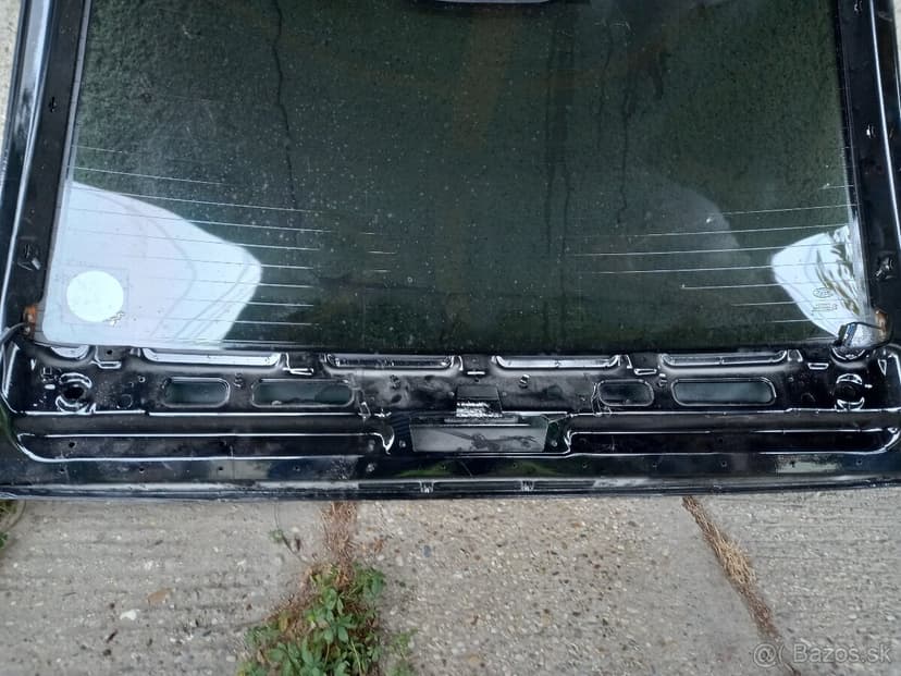 L322 zadna kapota horna vyklopka