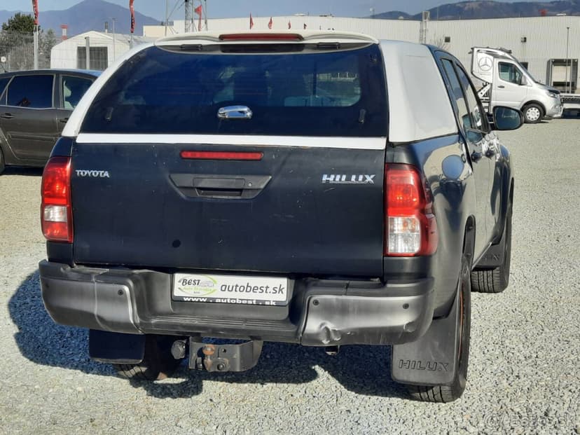 Toyota Hilux DC 2.4 I D-4D Live 4x4