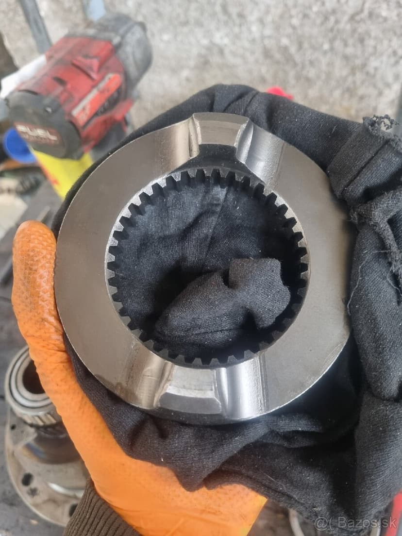 Uzávierka nissan patrol