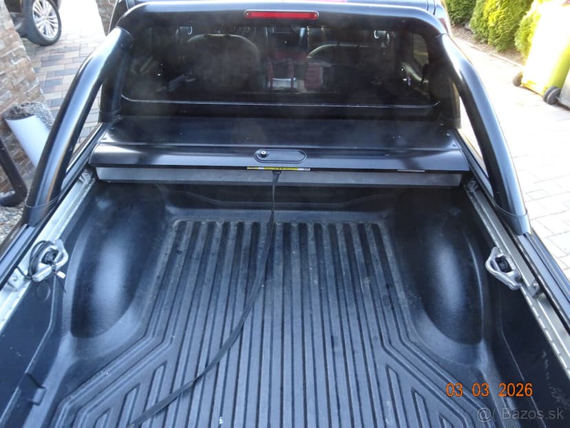 NISSAN NAVARA.2015 + .Hliniková roleta korby s rámom.