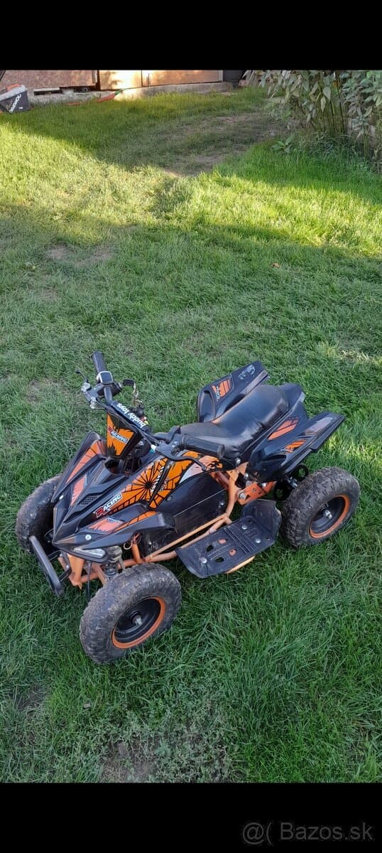 Predám detskú štvorkolku+prilba