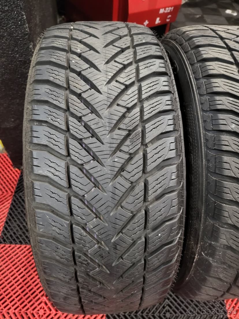 235/55 R17 Goodyear zimne pneumatiky