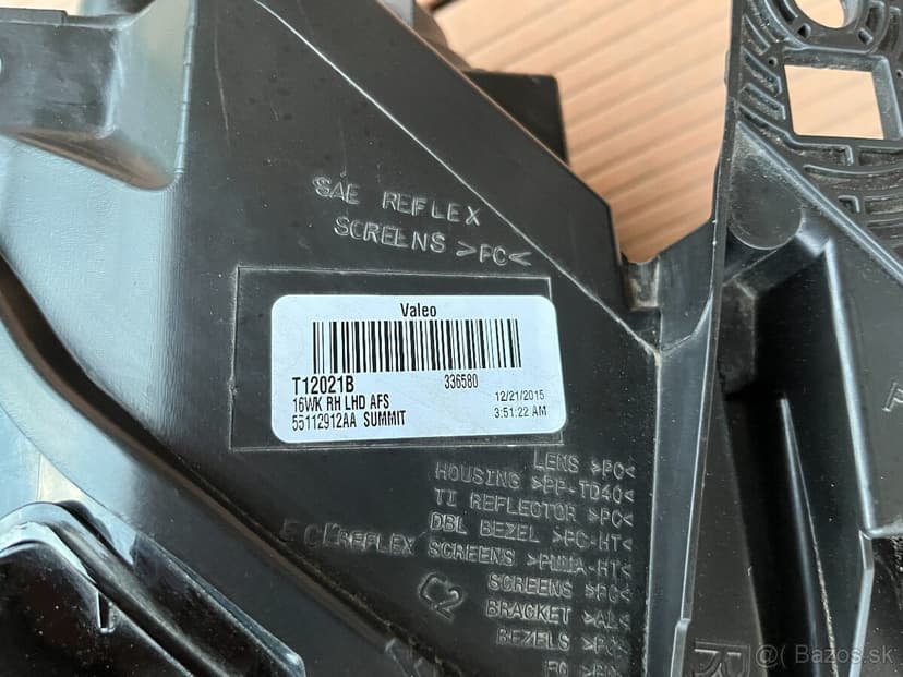 Predám pravý predný svetlomet Jeep Grand Cherokee WK2