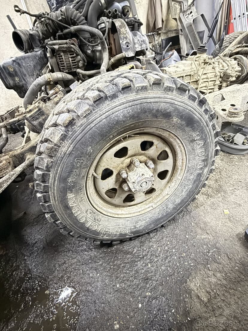 Rozpredam Nissan patrol y61 3dv. 3.0 116kw