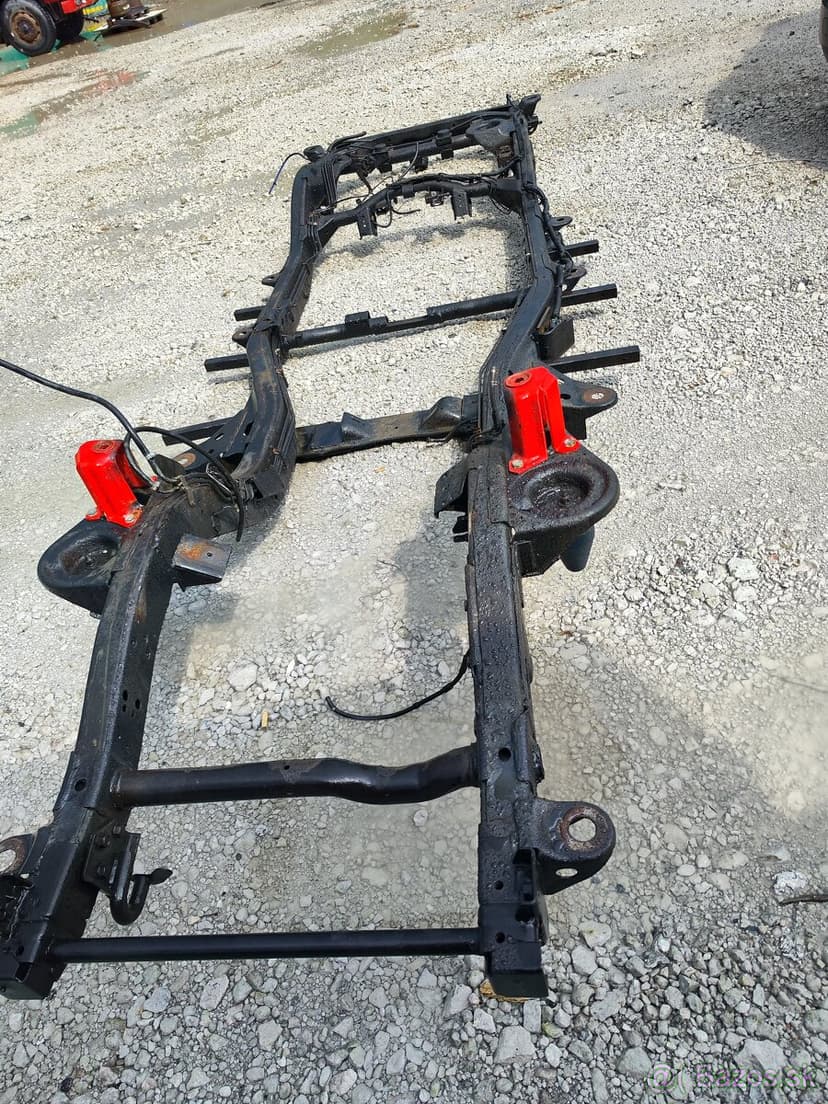 Nosný rám Nissan patrol y61 wagon