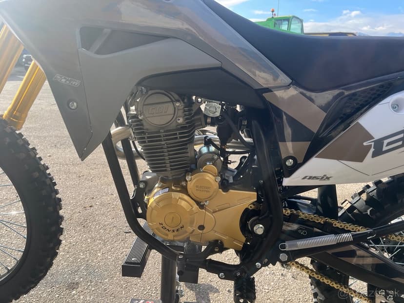 Enduro asix xb83 250cm3