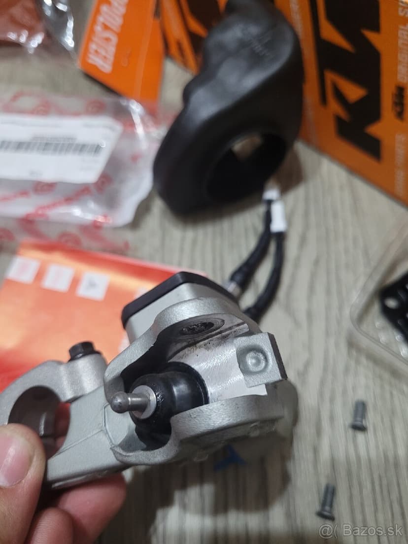 KTM brzdova pumpa snímač brembo formula domino