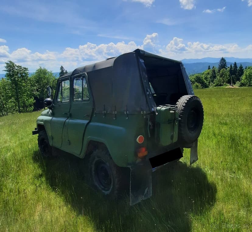 UAZ 469 2.4L Benzín